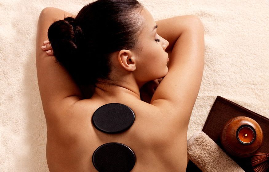 Massage intuitif aux pierres chaudes