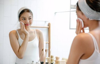 Lotion tonique visage : quels bienfaits pour la peau au quotidien ?